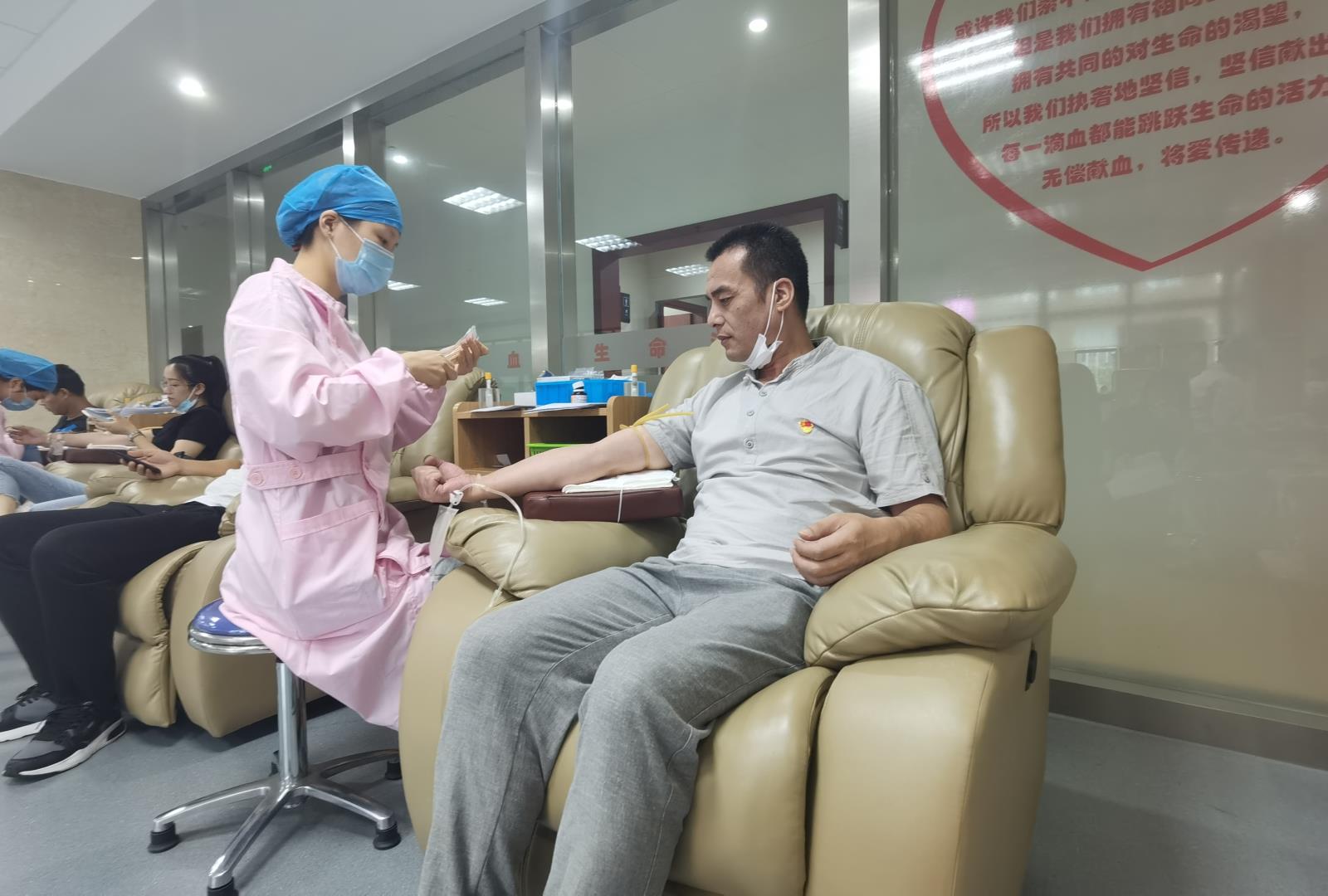獻(xiàn)血3.jpg